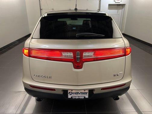 2017 Lincoln MKT Elite