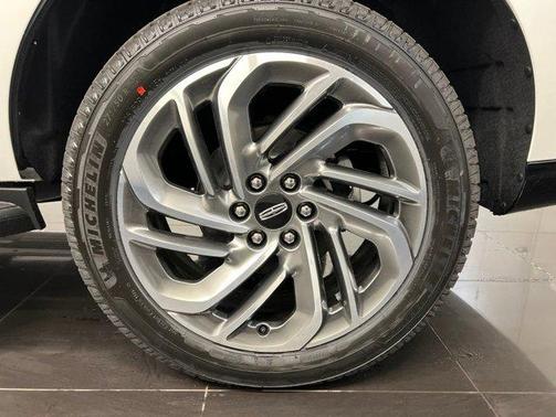 Star White 2026 Lincoln Navigator Premiere