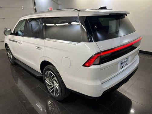 Star White 2026 Lincoln Navigator Premiere