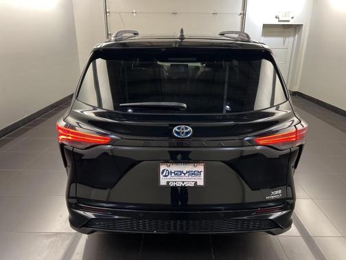 2022 Toyota Sienna XSE 7 Passenger