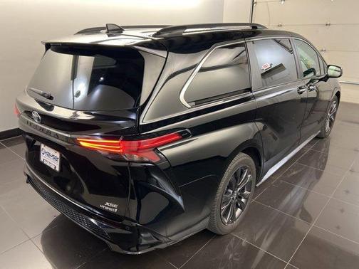 2022 Toyota Sienna XSE 7 Passenger