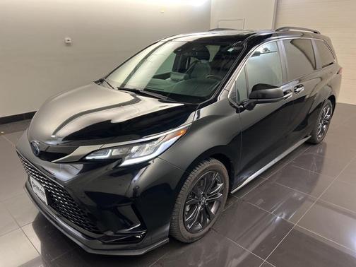 2022 Toyota Sienna XSE 7 Passenger