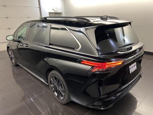 2022 Toyota Sienna XSE 7 Passenger