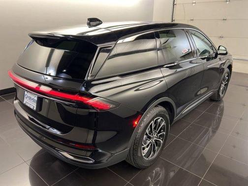 Infinite Black Metallic 2026 Lincoln Nautilus Premiere