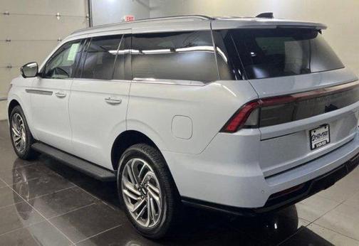 Crystal White Metallic 2026 Lincoln Navigator Premiere