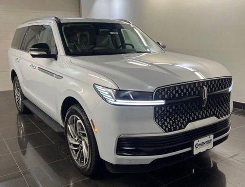 Crystal White Metallic 2026 Lincoln Navigator Premiere