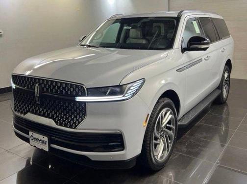 Crystal White Metallic 2026 Lincoln Navigator Premiere