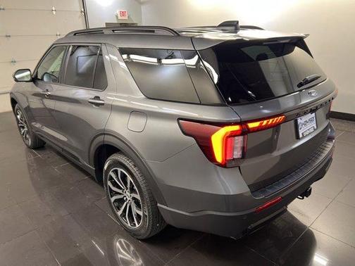 Carbonized Gray Metallic 2026 Ford Explorer ST-Line