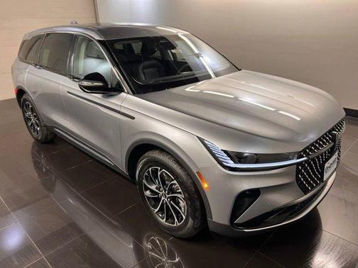 Silver Radiance Metallic 2026 Lincoln Nautilus Premiere