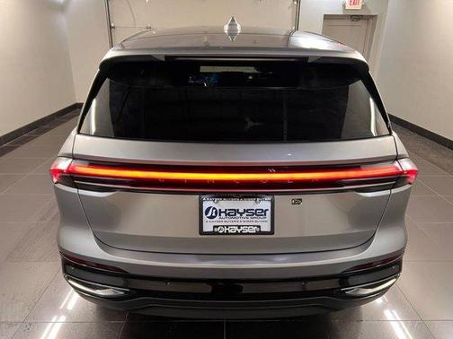 Silver Radiance Metallic 2026 Lincoln Nautilus Premiere