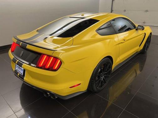 2016 Ford Shelby GT350 Base