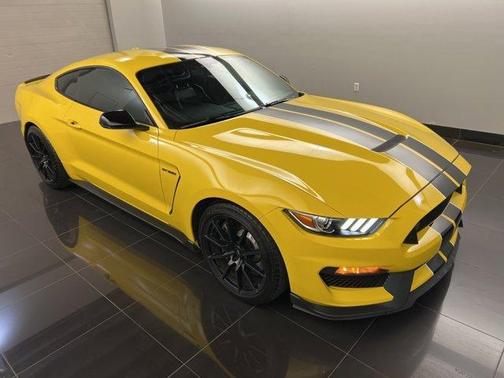 2016 Ford Shelby GT350 Base