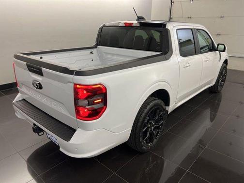 Oxford White 2025 Ford Maverick Lobo Standard