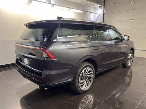 Starlight 2026 Lincoln Navigator Reserve