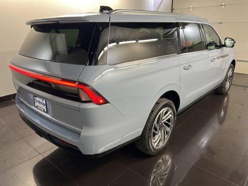 Gray Mist Metallic 2026 Lincoln Navigator L Reserve