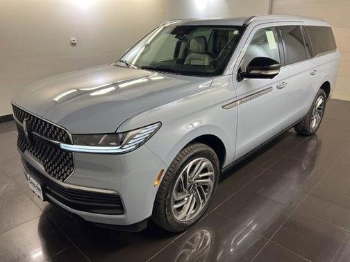 Gray Mist Metallic 2026 Lincoln Navigator L Reserve