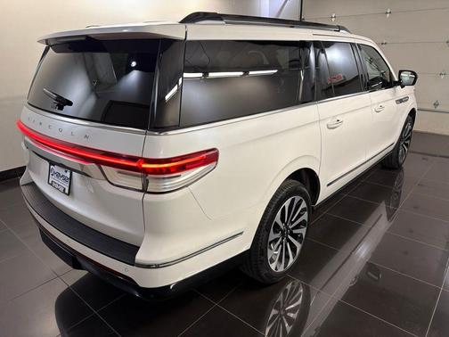 Pristine White 2023 Lincoln Navigator L Reserve