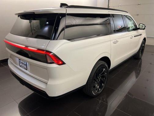 2025 Lincoln Navigator L Reserve