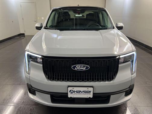 Space White Metallic 2026 Ford Maverick Lobo Standard