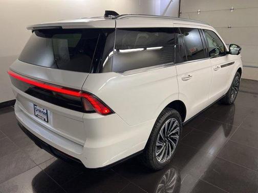 Star White 2026 Lincoln Navigator Black Label