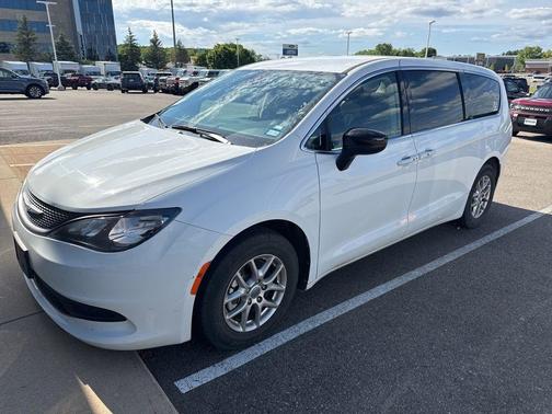 Bright White Clearcoat 2024 Chrysler Voyager LX