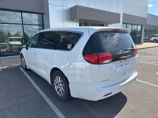 Bright White Clearcoat 2024 Chrysler Voyager LX