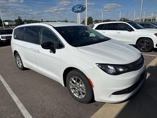 Bright White Clearcoat 2024 Chrysler Voyager LX
