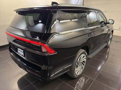 Infinite Black Metallic 2026 Lincoln Navigator Premiere