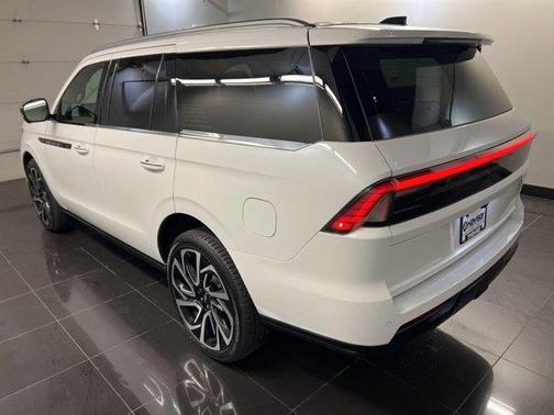 Star White 2026 Lincoln Navigator Black Label