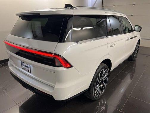 Star White 2026 Lincoln Navigator Black Label