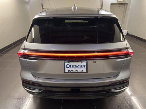 Silver Radiance Metallic 2026 Lincoln Nautilus Premiere