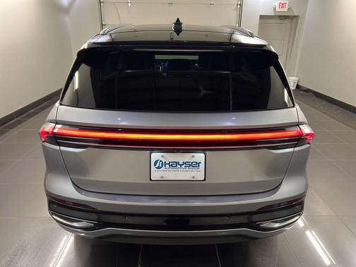 2025 Lincoln Nautilus Reserve