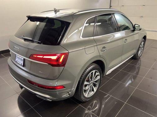 Chronos Gray Metallic 2023 Audi Q5 45 S line quattro Premium