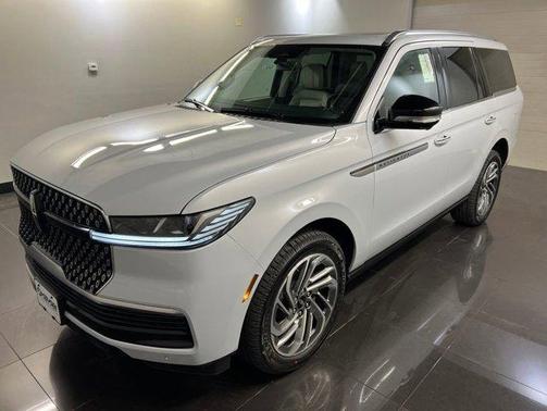 Crystal White Metallic 2026 Lincoln Navigator Reserve