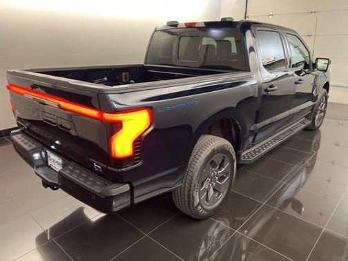 2025 Ford F-150 Lightning LARIAT