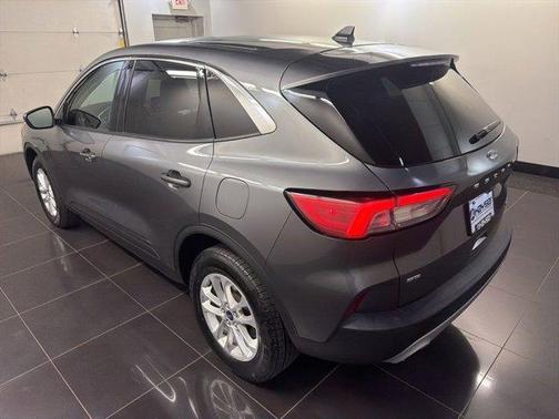 Gray Metallic 2022 Ford Escape SE