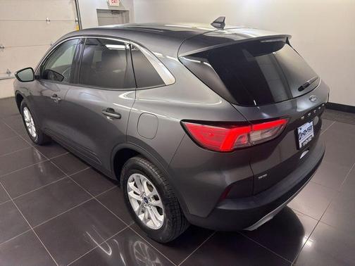 Gray Metallic 2022 Ford Escape SE