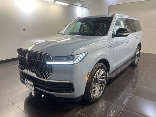 Gray Mist Metallic 2026 Lincoln Navigator Premiere