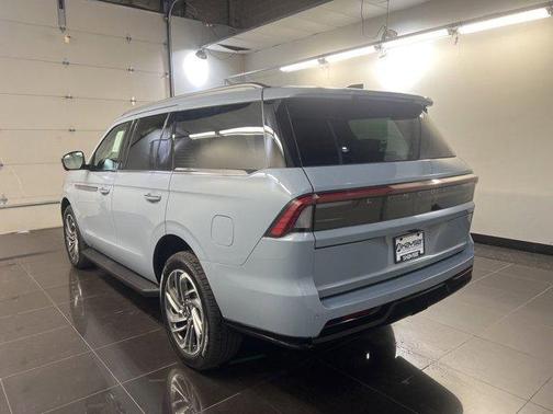 Gray Mist Metallic 2026 Lincoln Navigator Premiere