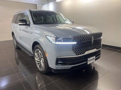 Gray Mist Metallic 2026 Lincoln Navigator Premiere