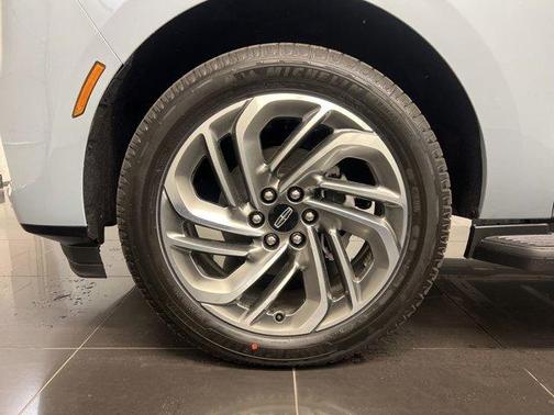 Gray Mist Metallic 2026 Lincoln Navigator Premiere