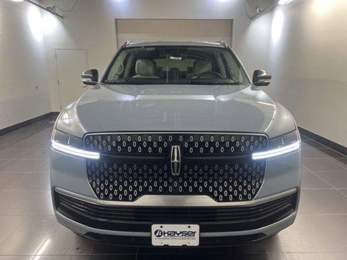 Gray Mist Metallic 2026 Lincoln Navigator Premiere