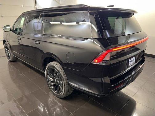 Infinite Black Metallic 2026 Lincoln Navigator L Reserve