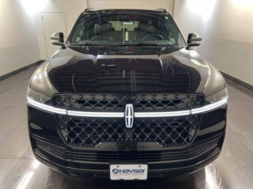 Infinite Black Metallic 2026 Lincoln Navigator L Reserve