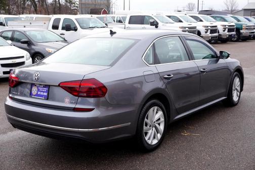 2018 Volkswagen Passat 2.0T SE