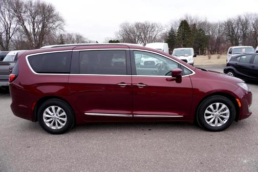 2018 Chrysler Pacifica Touring-L