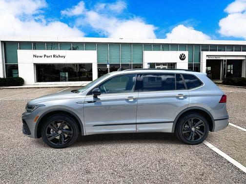 Pyrite Silver Metallic 2023 Volkswagen Tiguan 2.0T SE R-Line Black