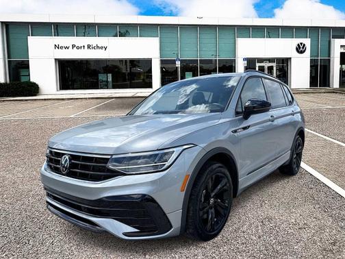 Pyrite Silver Metallic 2023 Volkswagen Tiguan 2.0T SE R-Line Black