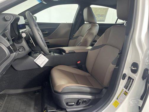 2025 Lexus ES 300h Base