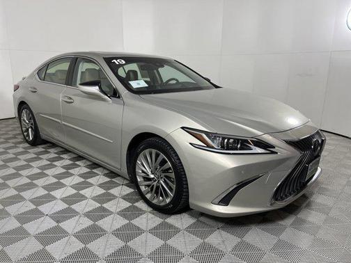 2019 Lexus ES 300h Luxury